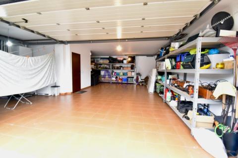 GARAJE CON LAVANDERIA