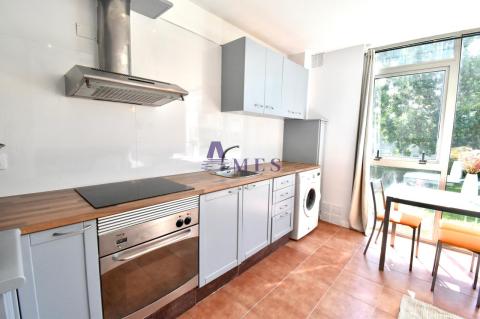 Salón y cocina americana