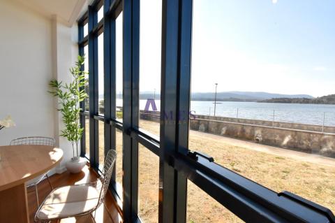 Salon comedor con vistas a la ria