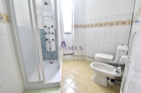 Cuarto e baño completo