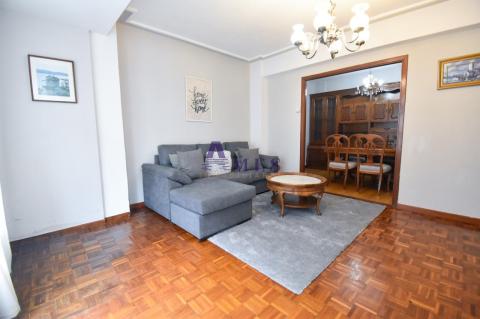 Salón y comedor con balcon